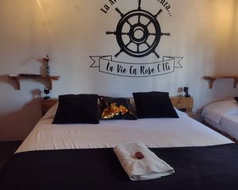 Hostal y Restaurante La Vie En Rose - קרטחנה דה אינדיאס - חדר שינה