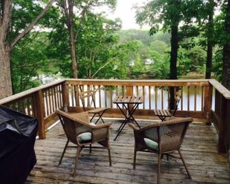 Beautiful Home On Lake Tuscaloosa great for wkend getaway and family gatherings! - Northport - Varanda