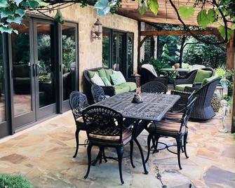 French Country Charm & Blue Ridge Mountain Views! Backs To Stone Mountain Park! - Roaring Gap - Patio