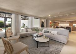 Anfitrión Villas & Suites - Marbella - Sufragerie