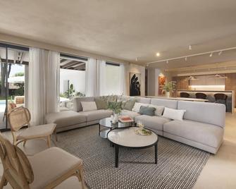 Anfitrión Villas & Suites - Marbella - Living room
