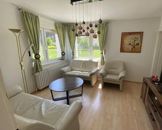 Vacation apartment 'Hang' in a vacation home - directly on the lake - Mittenwalde - Living room