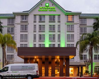 Wyndham Garden McAllen at La Plaza Mall - McAllen - Building