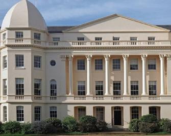 Lovely 3 Bedrooms 2 Bath Balcony Mansion Block Apartment, Maida Vale, Paddington - London - Building