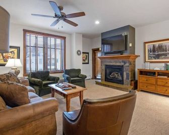 2br Main St Station Ski In Out Condo All Amenities - Breckenridge - Living room
