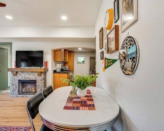 Lake View And Huge Deck Cozy Possum King - Graham - Jídelna