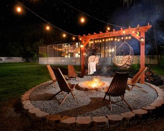 Stunning Thonotosassa Home about 7 Mi to Ocean! - Seffner - Patio