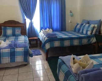 Liya Guest Lodge - Kasane - Bedroom