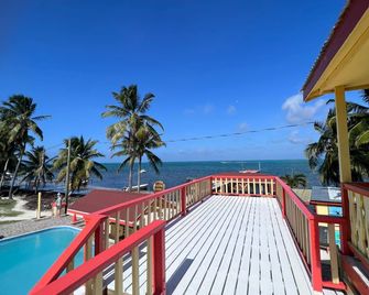 Tropical Paradise - Caye Caulker