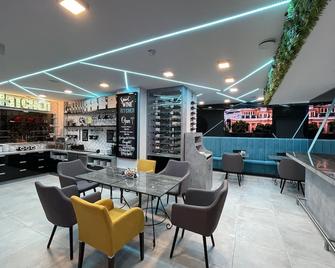 Smart Hotel Budapest - Budapest - Bar