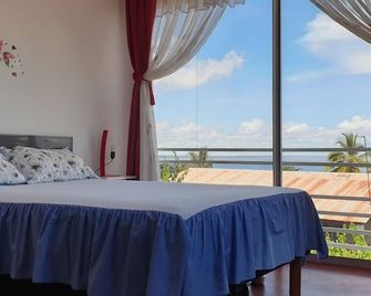 Spacious, air-conditioned apartment with sea view - Mahajanga - Habitación