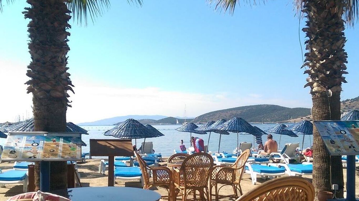 ناجي بيتش هوتل