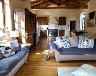 Beautifully Restored Villa With Private Infinity Pool And Stunning Views - Licciana Nardi - Soggiorno