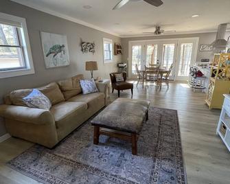 Waterfront Lake Hartwell High-End Renovated Cottage - 3/1 W/ Amazing Deep Water - Hartwell - Soggiorno