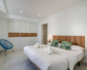 Apartment 'Alojamiento Privilegio de Alcalá' with Balcony, Wi-Fi and Air Conditioning - Alcalá la Real - Bedroom