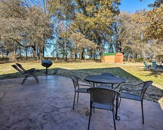 Luxury Cabin w/ Pond, Working Ranch Near Nevada - Nevada - Patio