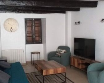Gite Avec Terrasse - Peyreleau - Salon