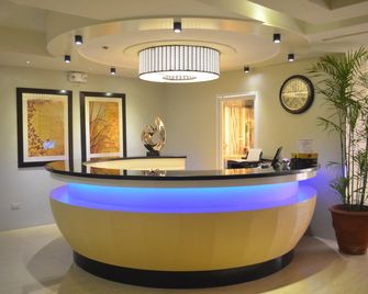 Queen Margarette Hotel Downtown - Lucena - Recepción