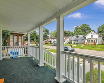 Lansing 'Love Michigan' House, 10 minutes to MSU Campus - Lansing - Balcony