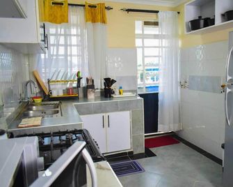 Lux Suites Fancy Getaway Apartments - Nakuru - Kitchen