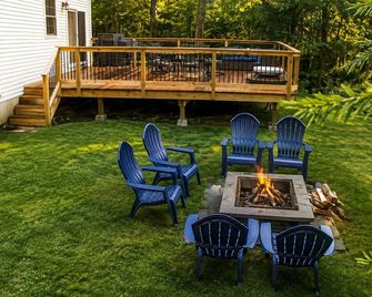 House (sleeps 14) near Lake Winnisquam (15 min to everything) - Sanbornton - Patio