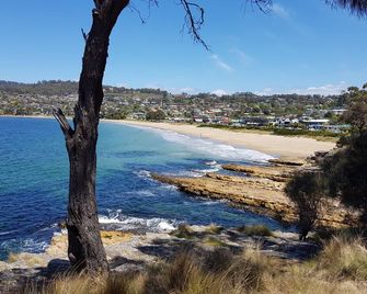 Cedar Cottages Blackmans Bay - Cedar Loft - Blackmans Bay - Beach