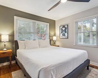 Spacious 4BR Retreat in Vibrant Smyrna Near Lakes - Smyrna - Bedroom