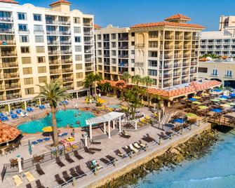 Holiday Inn & Suites Clearwater Beach, An IHG Hotel - Clearwater Beach - Gebouw