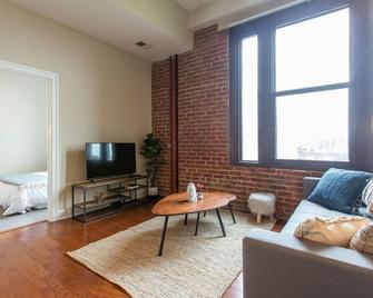 Sleeps 4! 2BR, Gym, Free Parking, Close to Major Attractions - Filadelfia - Sala de estar