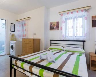Spacious, modern apartment near beach andclose to st. Julians - Naxxar - Bedroom
