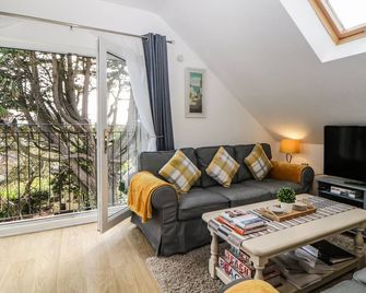 Monterey Mews - Torquay - Living room