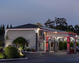 The Orchard Hotel - Ukiah - Building