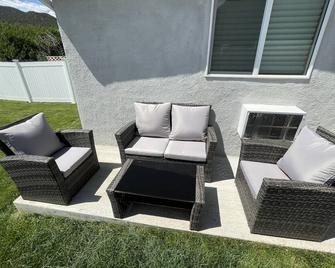 Home Between Zion and Bryce Canyon - Glendale - Patio