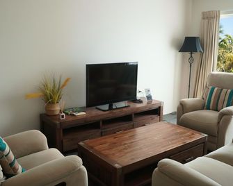 Heritage Cairns Hotel - Cairns - Living room
