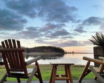 Charming Cottage in Stunning Waterfront Setting - Sequim - Patio