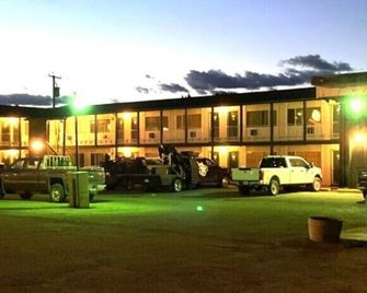 Country Squire Motor Inn - Chetwynd - Building