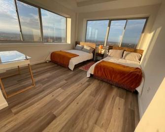 Rare find 7 minutes from NYC Fort Lee private Apt - Fort Lee - Bedroom