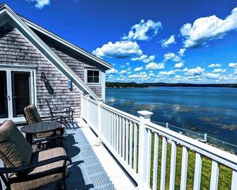 Oceanfront Jellison Beach House - Hancock - Balcony