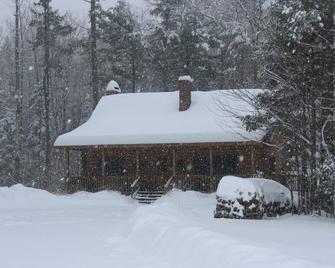 Log Home in Beautiful Mountain Valley - Thornton