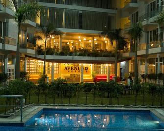 Avenue 18 Resort - Rishikesh - Zwembad