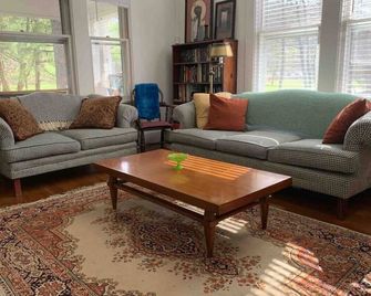 Private Hot Tub - 3 bedroom Village Home - Fleischmanns - Sala de estar