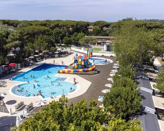 3 bedroom, 2 bathroom mobile home with veranda, terrace, in Punta Marina camping - Punta Marina - Pool