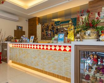 Yuan Su B&B - נאנטו סיטי - דלפק קבלה