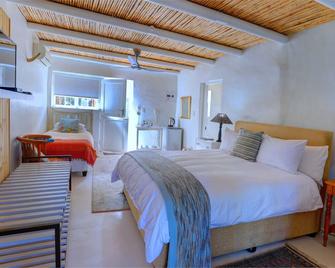 81 on Church - Prince Albert - Habitación