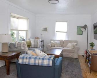 Sunny Home in the Heart of Fayetteville - Fayetteville - Huiskamer