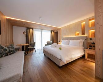 Ciampedie Luxury Alpine Spa Hotel - Vigo di Fassa - Yatak Odası
