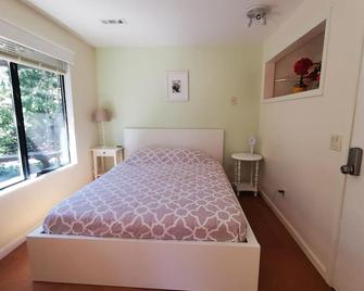 The Forest Rooms -- A Peaceful Oasis Close To Everything - Issaquah - Bedroom
