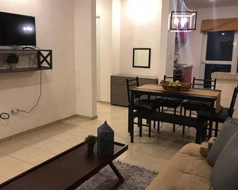 San Marcos Home In A Quiet & Private Neighbourhood - Aguascalientes - Dining room
