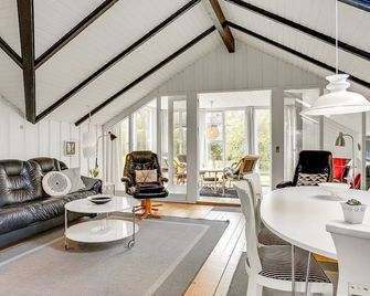 'Magnus' - 250m to the fjord by Interhome - Esbjerg - Stue