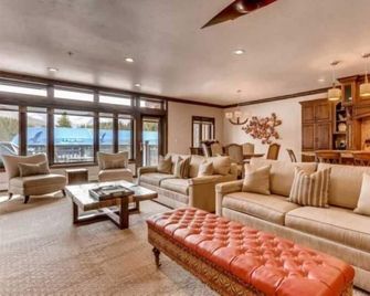 Luxury Ski In, Ski Out 2 Bedroom Mountain Residence In The Heart Of Lionshead Village With Heated Slope Side Pool And Hot Tub - Vail